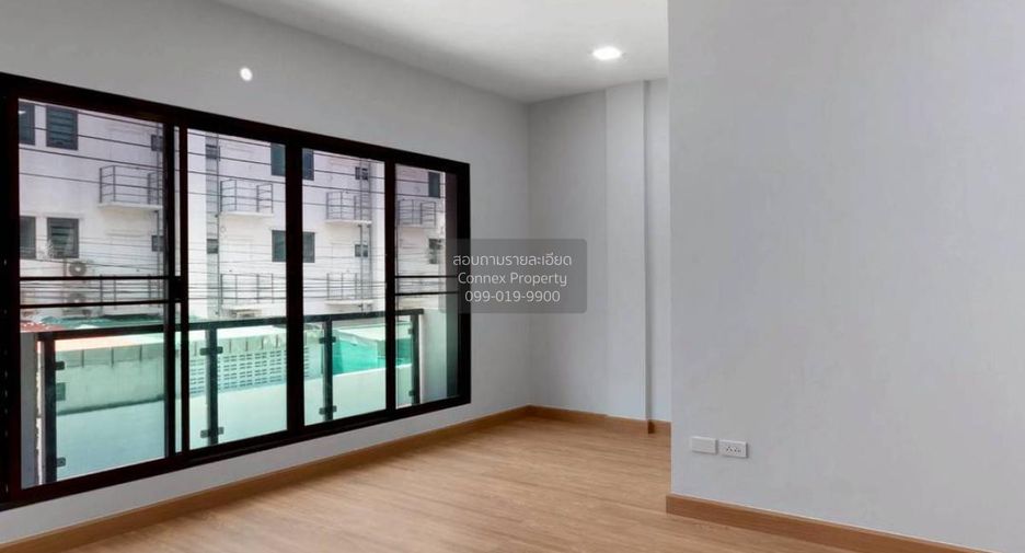 For sale 4 bedrooms townhouse in Mueang Pathum Thani, Pathum Thani