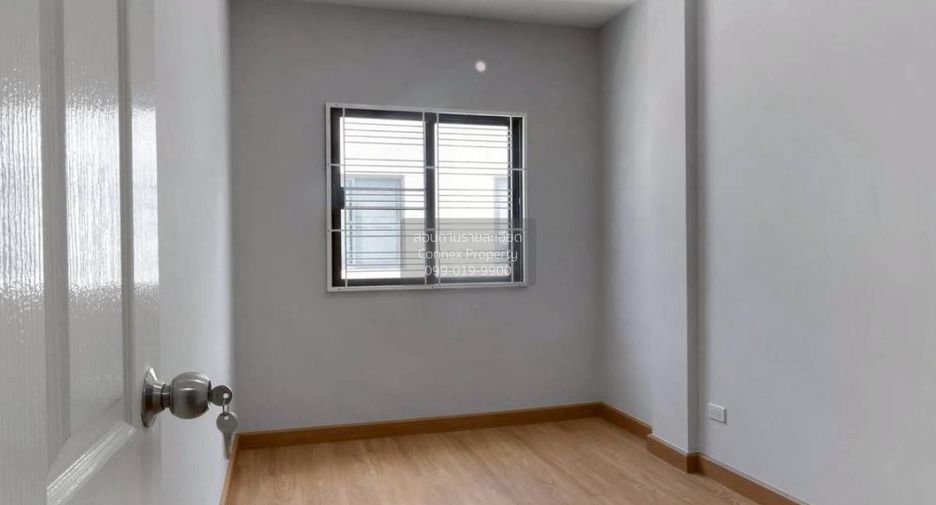 For sale 4 bedrooms townhouse in Mueang Pathum Thani, Pathum Thani
