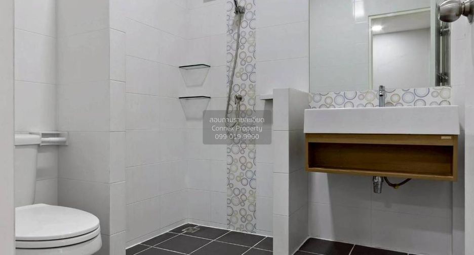 For sale 4 bedrooms townhouse in Mueang Pathum Thani, Pathum Thani