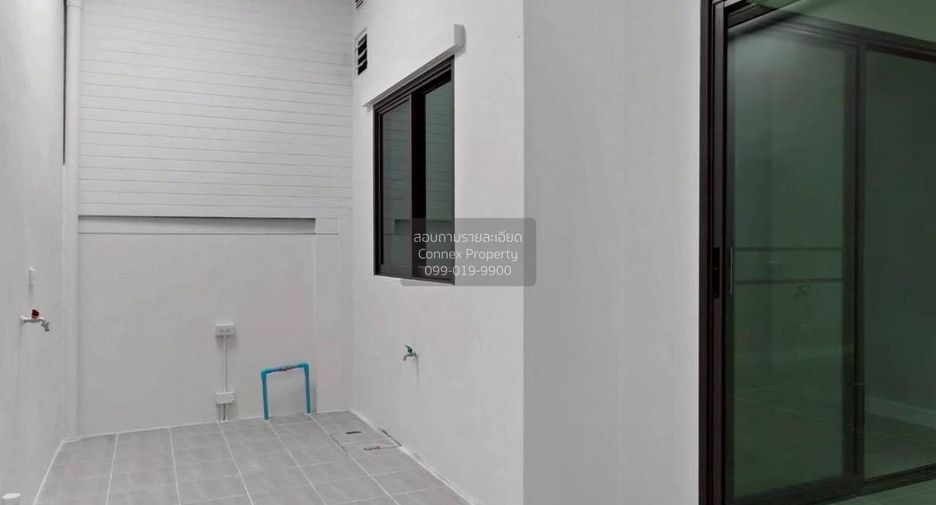 For sale 4 bedrooms townhouse in Mueang Pathum Thani, Pathum Thani