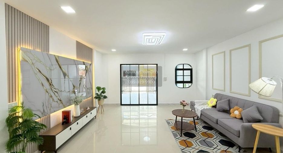 For sale 3 bedrooms townhouse in Khlong Sam Wa, Bangkok