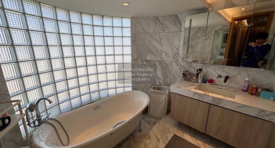 For sale 4 bedrooms condo in Khlong Toei, Bangkok