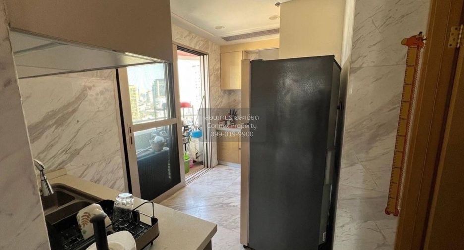 For sale 4 bedrooms condo in Khlong Toei, Bangkok