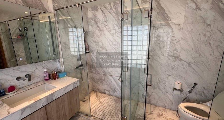 For sale 4 bedrooms condo in Khlong Toei, Bangkok