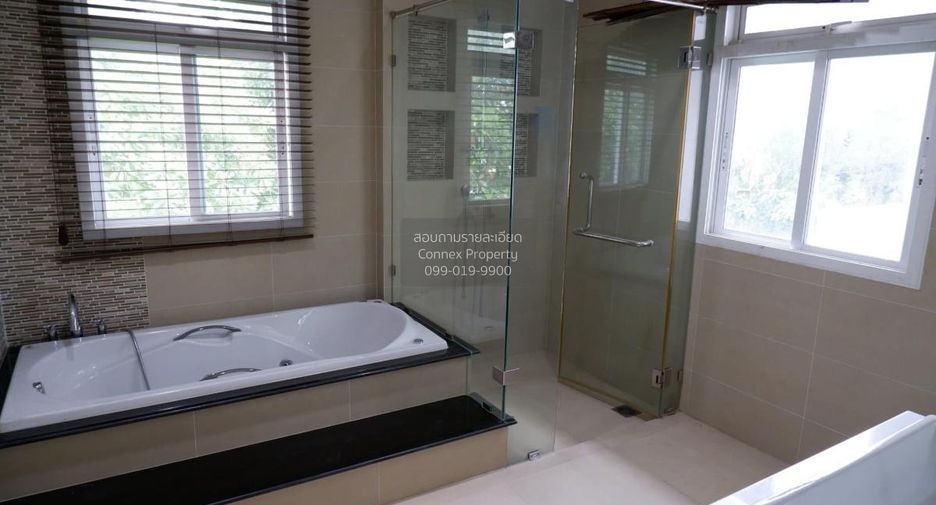 For sale 5 bedrooms house in Saphan Sung, Bangkok