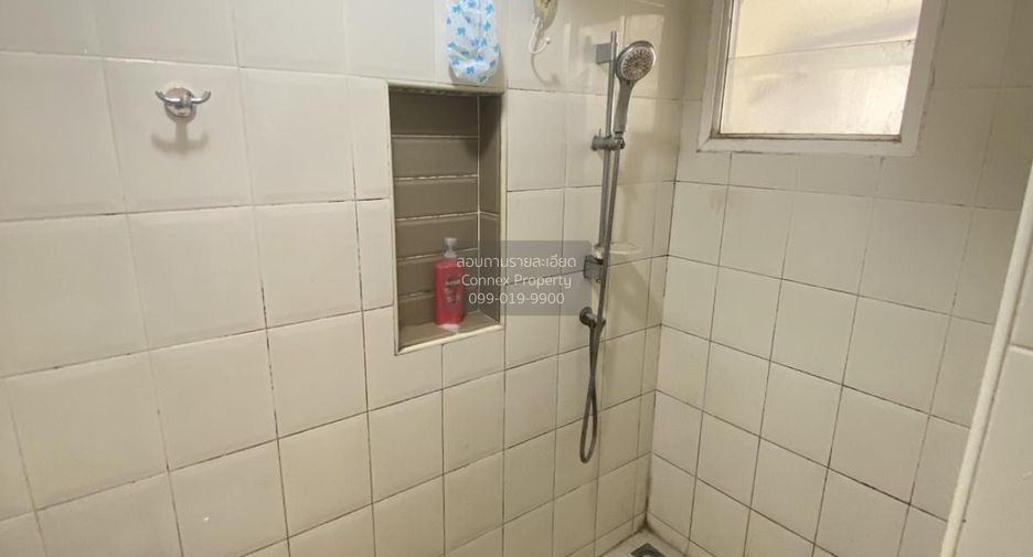 For sale 4 bedrooms townhouse in Mueang Samut Sakhon, Samut Sakhon