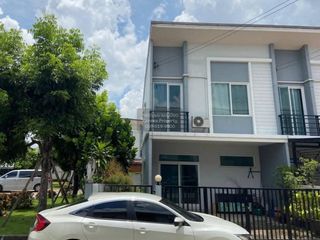 Casa adosada en venta de 3 habitaciones en Sai Mai, Bangkok
