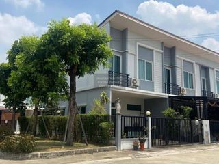 Casa adosada en venta de 3 habitaciones en Sai Mai, Bangkok