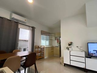 Casa adosada en venta de 3 habitaciones en Sai Mai, Bangkok