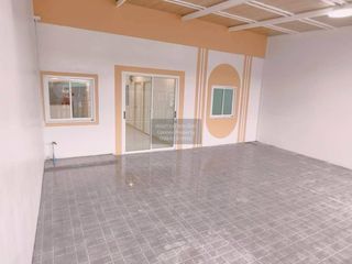 Casa adosada en venta de 3 habitaciones en Bang Phli, Samut Prakan