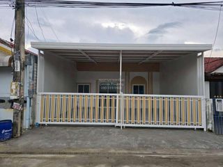 Casa adosada en venta de 3 habitaciones en Bang Phli, Samut Prakan