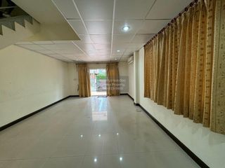 Haus zum Kauf mit 4 Zimmer in Thawi Watthana, Bangkok