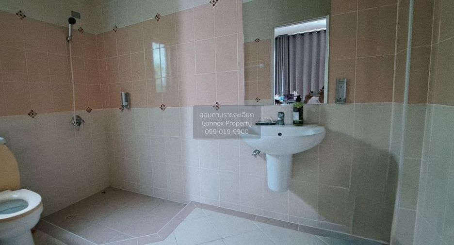For sale 3 bedrooms townhouse in Bang Kapi, Bangkok