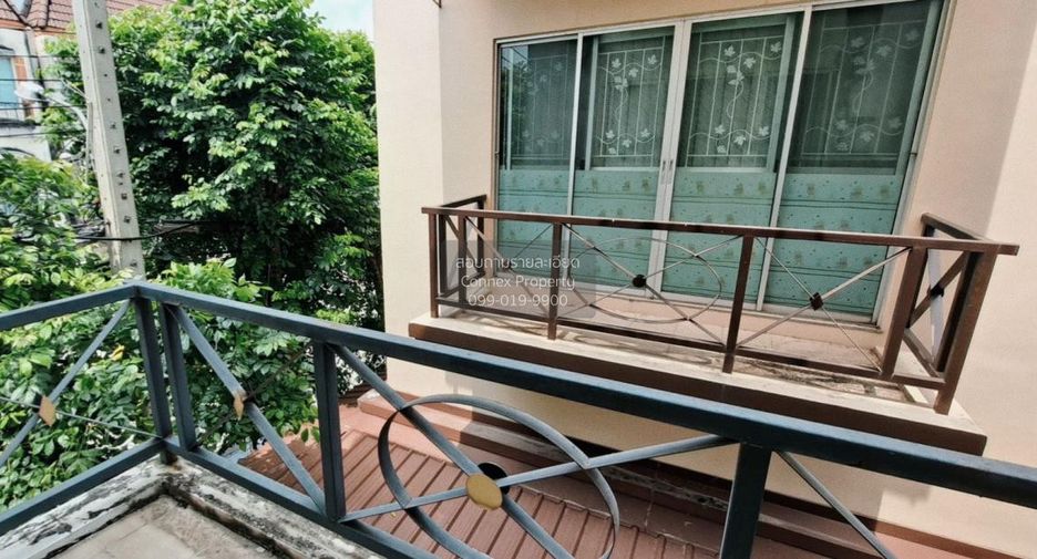 For sale 3 bedrooms townhouse in Bang Kapi, Bangkok