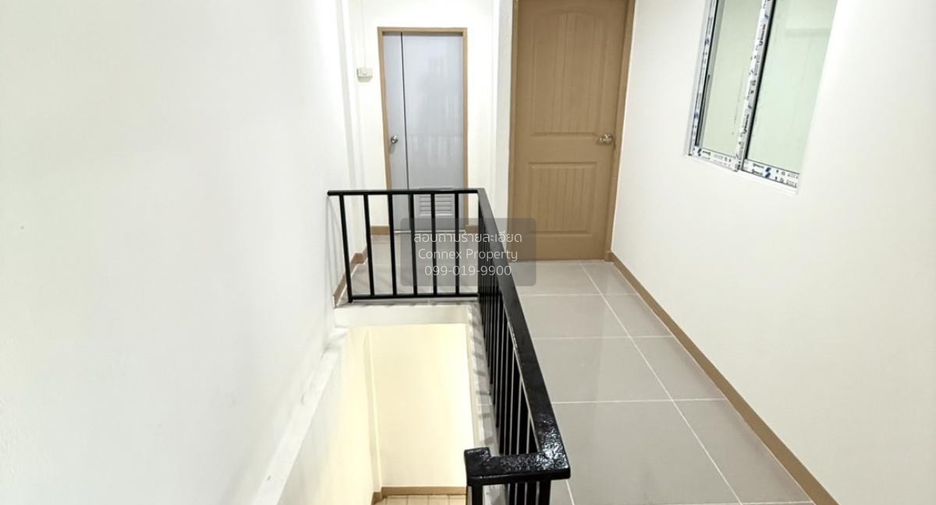 For sale 3 bedrooms townhouse in Mueang Samut Sakhon, Samut Sakhon