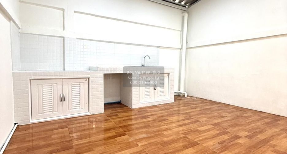 For sale 3 bedrooms townhouse in Mueang Samut Sakhon, Samut Sakhon