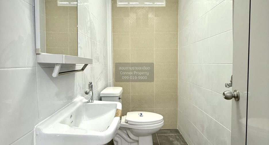 For sale 3 bedrooms townhouse in Mueang Samut Sakhon, Samut Sakhon