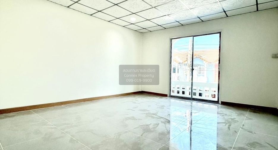 For sale 3 bedrooms townhouse in Mueang Samut Sakhon, Samut Sakhon