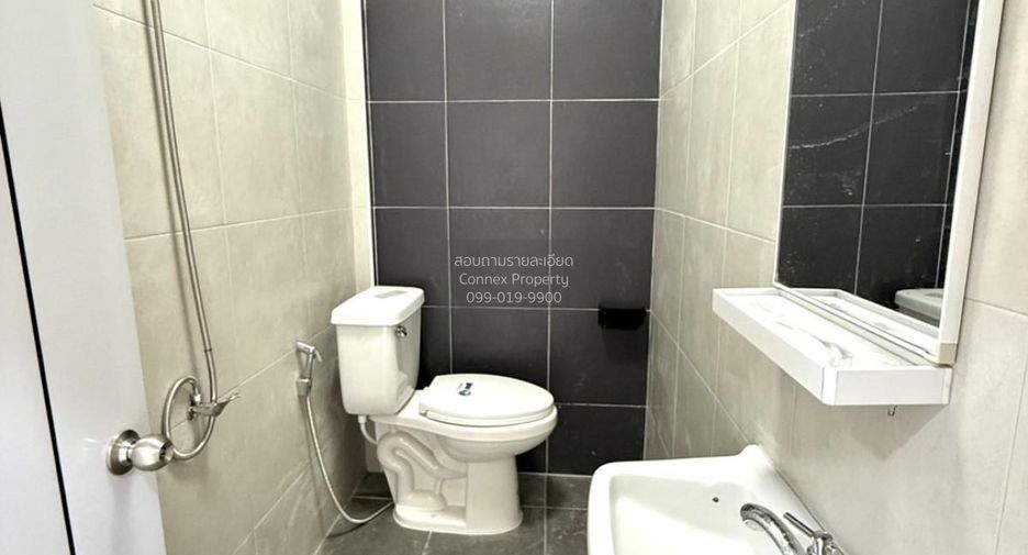 For sale 3 bedrooms townhouse in Mueang Samut Sakhon, Samut Sakhon