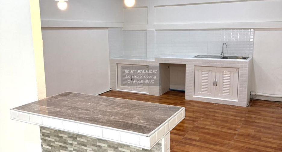 For sale 3 bedrooms townhouse in Mueang Samut Sakhon, Samut Sakhon