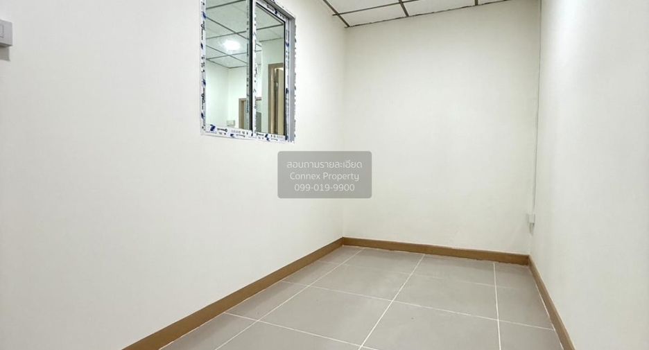 For sale 3 bedrooms townhouse in Mueang Samut Sakhon, Samut Sakhon