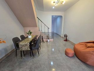 Reihenhaus zum Kauf mit 3 Zimmer in Khlong Sam Wa, Bangkok