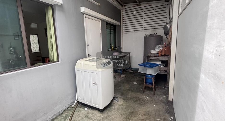 Casa adosada en venta de 3 habitaciones en Bang Phli, Samut Prakan