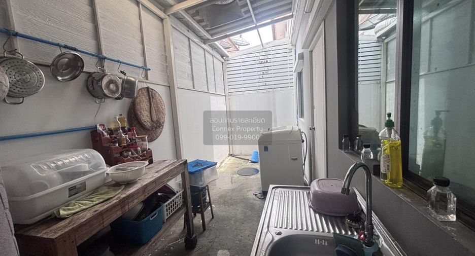 Casa adosada en venta de 3 habitaciones en Bang Phli, Samut Prakan