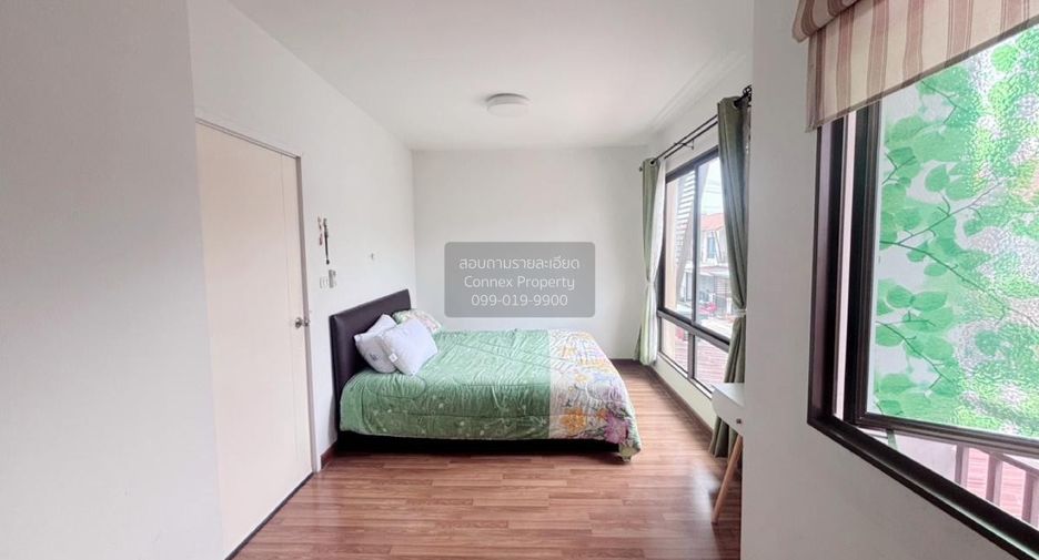 Casa adosada en venta de 3 habitaciones en Bang Phli, Samut Prakan