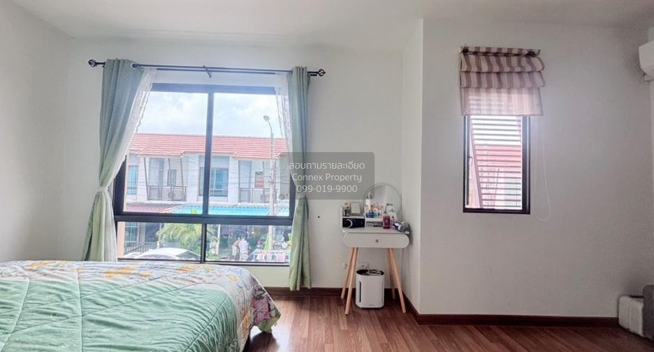 Casa adosada en venta de 3 habitaciones en Bang Phli, Samut Prakan