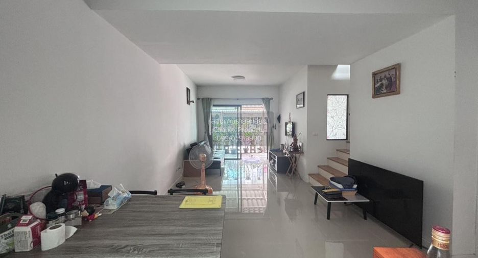 Casa adosada en venta de 3 habitaciones en Bang Phli, Samut Prakan