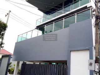 For sale 4 bedrooms house in Lat Phrao, Bangkok