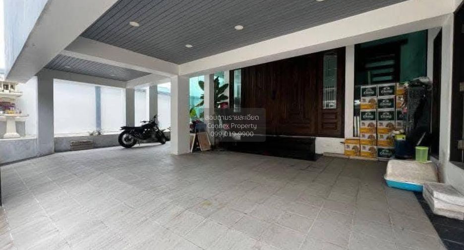 出售 4 卧室 独立屋 在 Lat Phrao, 曼谷