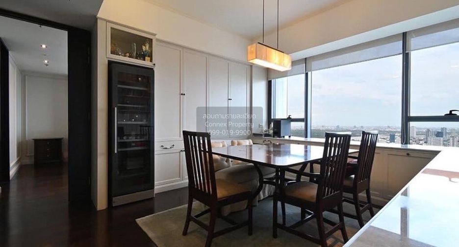 For rent 4 bedrooms condo in Sathon, Bangkok