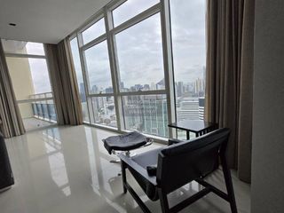 À louer 3 chambres condo à Pathum Wan, Bangkok