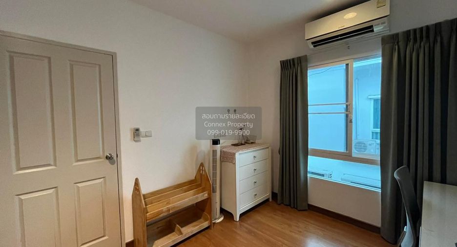 For rent 3 bedrooms townhouse in Chom Thong, Bangkok