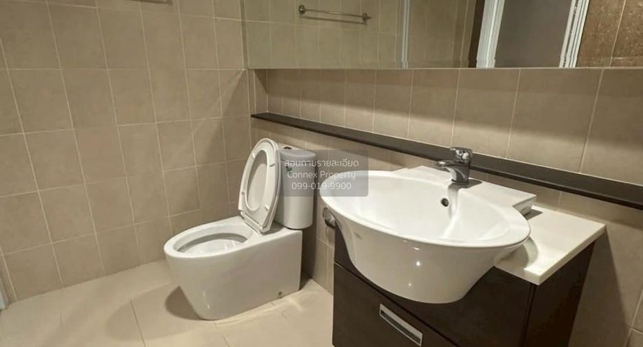 For rent 3 bedrooms townhouse in Chom Thong, Bangkok