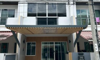 For rent 3 bedrooms townhouse in Chom Thong, Bangkok