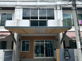 For rent 3 bedrooms townhouse in Chom Thong, Bangkok
