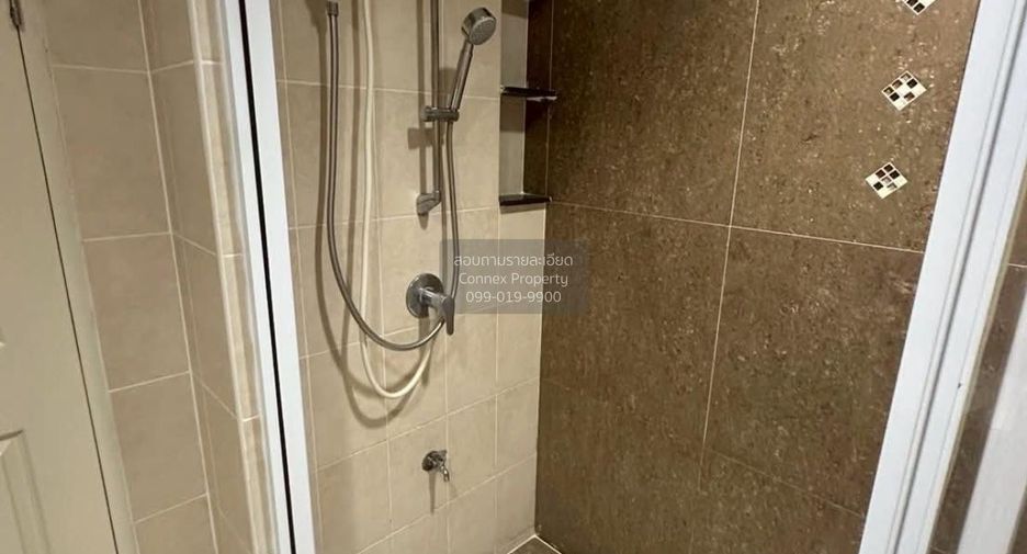 For rent 3 bedrooms townhouse in Chom Thong, Bangkok