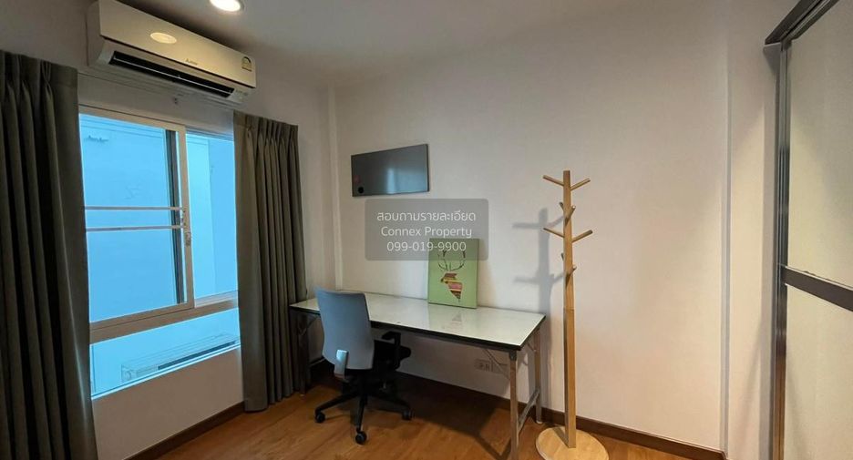 For rent 3 bedrooms townhouse in Chom Thong, Bangkok