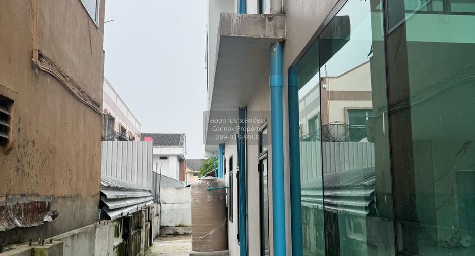 For rent 3 bedrooms retail Space in Bang Kapi, Bangkok