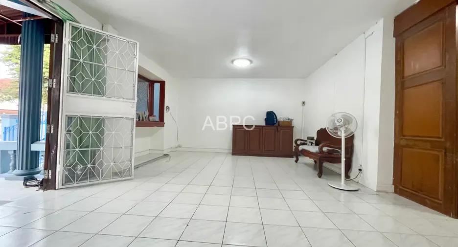 Casa adosada en alquiler y en venta de 3 habitaciones en Bang Lamung, Chonburi