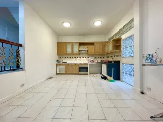 Casa adosada en alquiler y en venta de 3 habitaciones en Bang Lamung, Chonburi