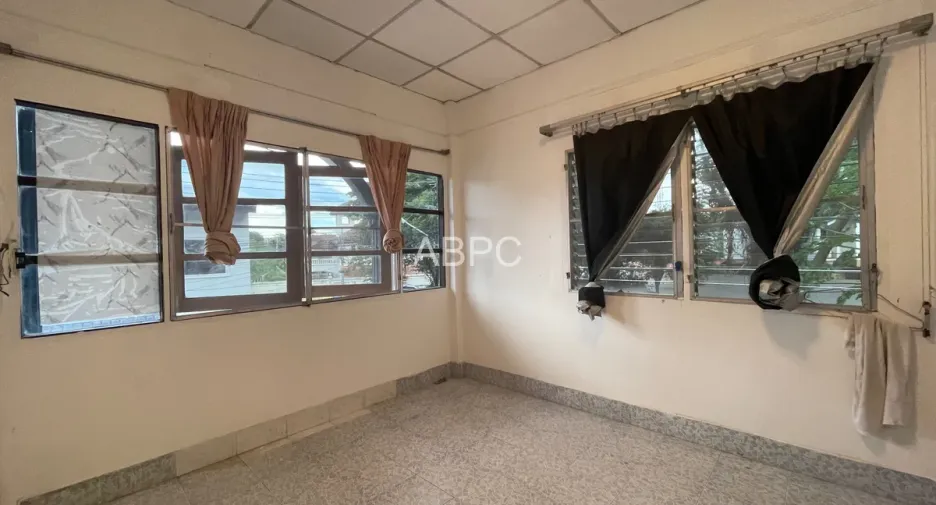 Casa adosada en alquiler y en venta de 3 habitaciones en Bang Lamung, Chonburi