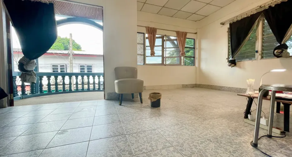 Casa adosada en alquiler y en venta de 3 habitaciones en Bang Lamung, Chonburi