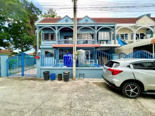 Casa adosada en alquiler y en venta de 3 habitaciones en Bang Lamung, Chonburi