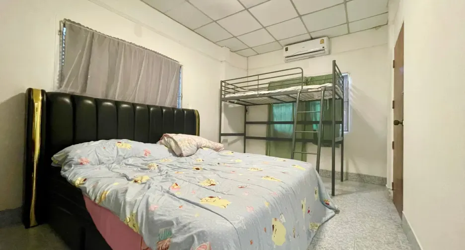 Casa adosada en alquiler y en venta de 3 habitaciones en Bang Lamung, Chonburi