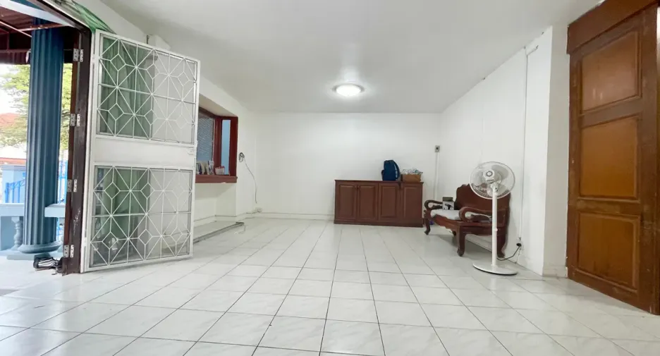 Casa adosada en alquiler y en venta de 3 habitaciones en Bang Lamung, Chonburi
