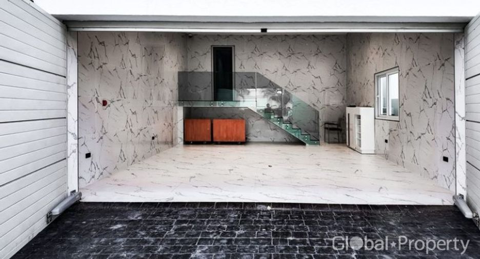 For sale 4 bedrooms house in East Pattaya, Pattaya